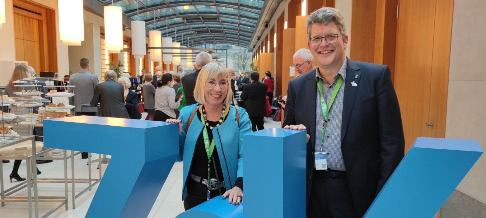 Bettina Faber-Ruffing (Delegierte des Katholikenrates Fulda) und Wolfgang Klose (Vizepräsident des ZdK) 